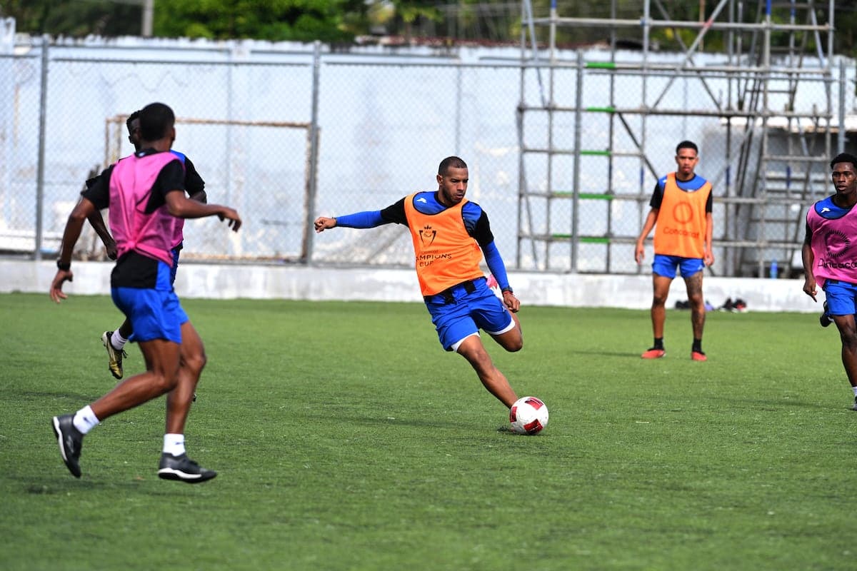 Derbi de La Chorrera impulsa economía local del fútbol