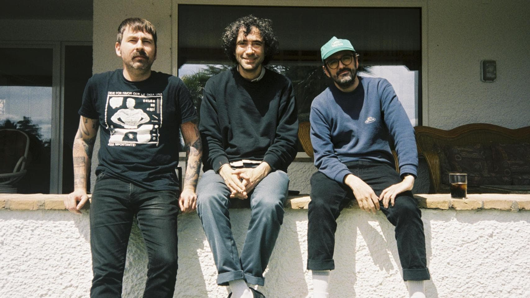 Mujeres: Modelo de negocio alternativo en la industria musical