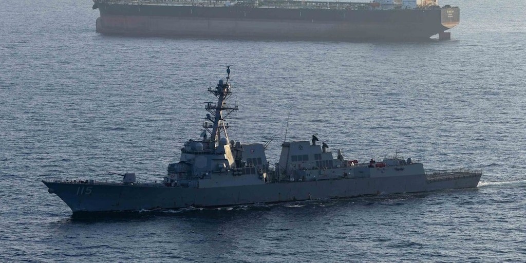 Estados Unidos redirige siete buques en el mar Arábigo para reforzar bloqueo a puertos iraníes