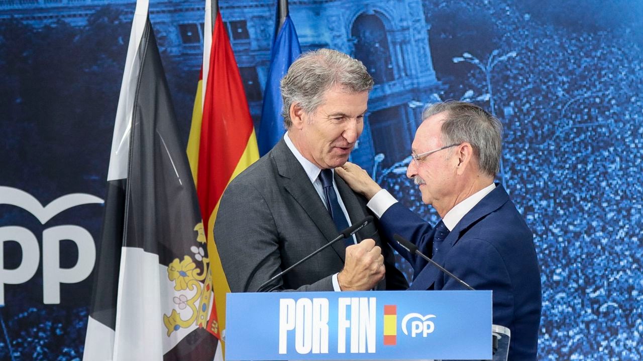 Feijóo vuelve a sembrar dudas sobre el voto por correo y exige garantías a la Junta Electoral para el 29N