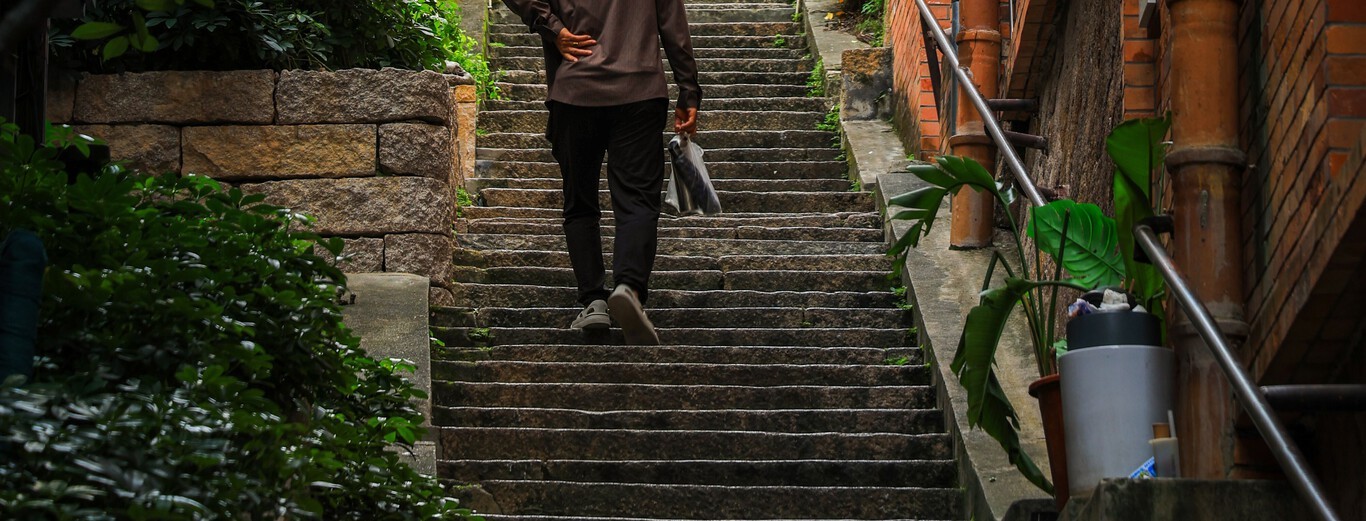 Subir escaleras: el ejercicio económico que combate el sedentarismo y protege tu salud