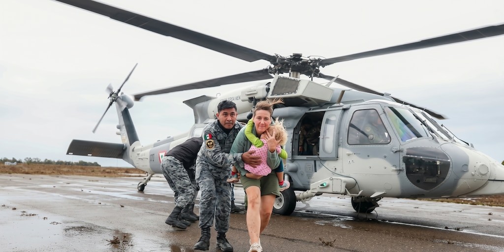 Huracán Rachel: rescatan por aire a 32 personas aisladas en Ensenada